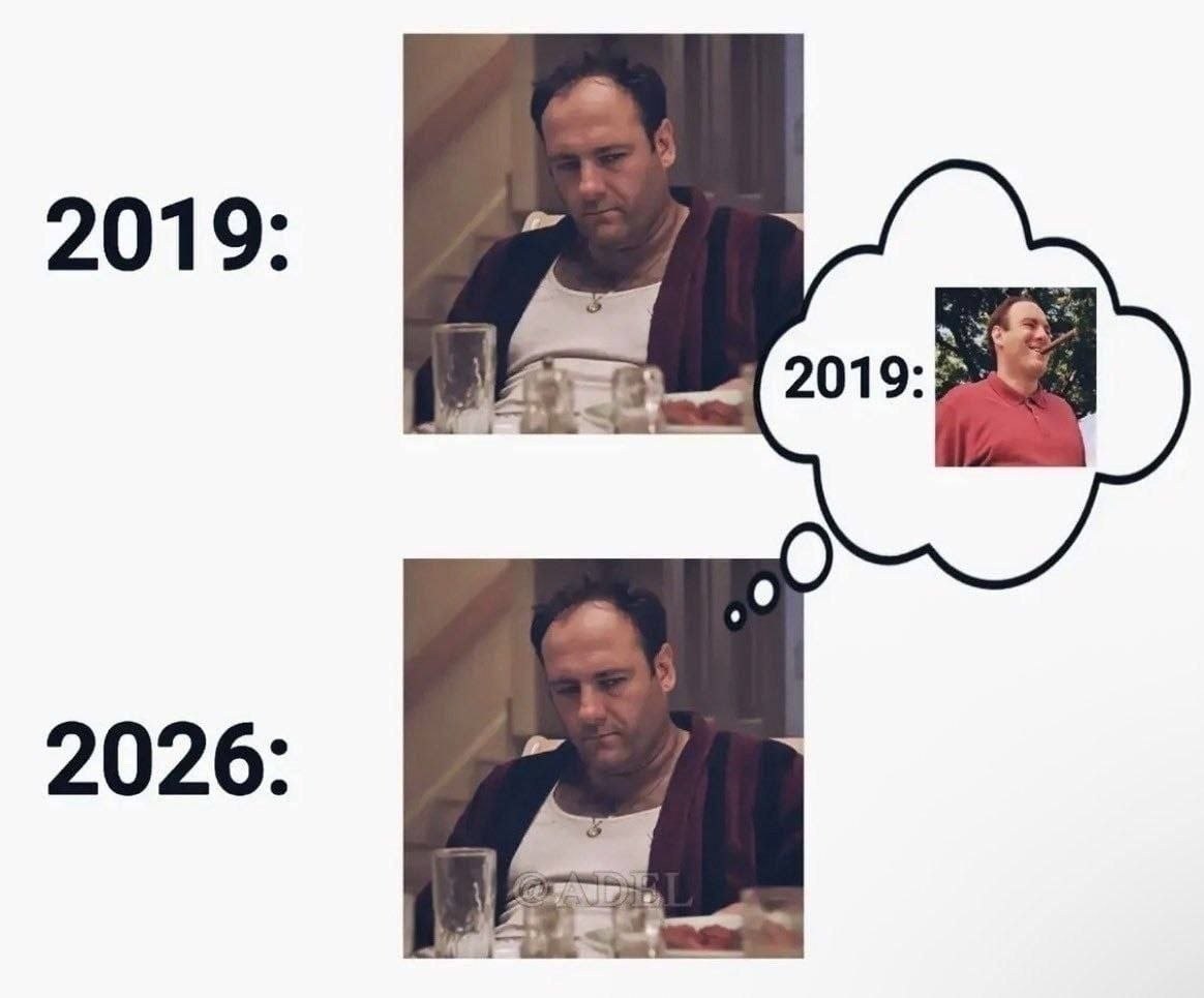 Задумчивый мужчина в 2026 году вспоминает счастливые времена 2019-го