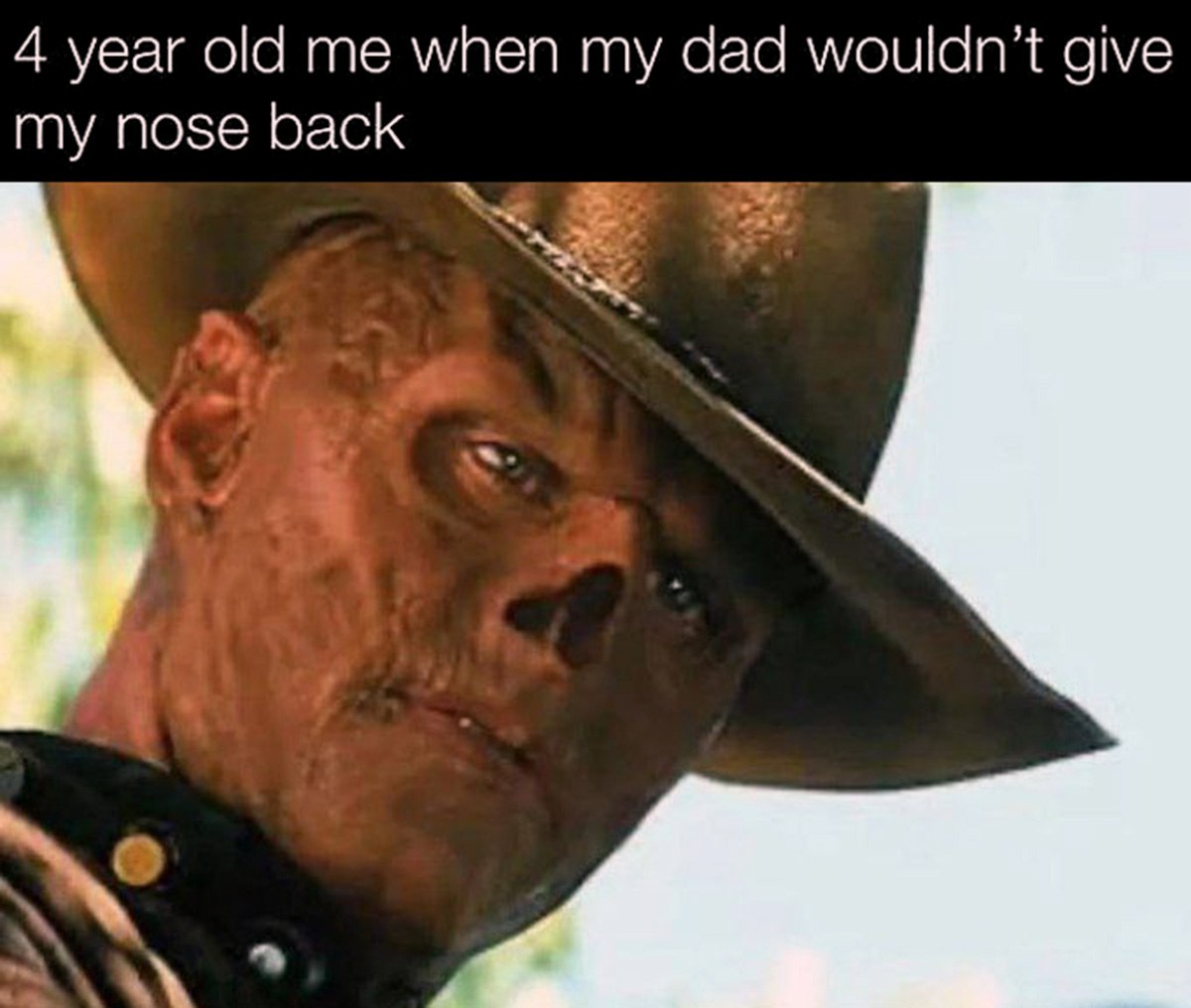 4 year old me when my dad wouldn't give my nose back Мем про четырехлетнего ребенка, который обижен на папу, не отдавшего ему "нос".