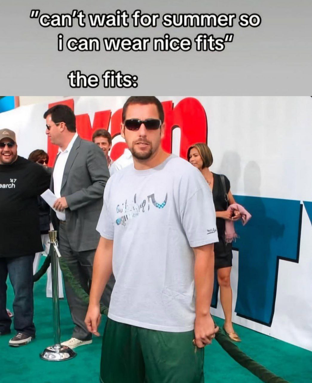 Adam Sandler "can't wait for summer so i can wear nice fits" Адам Сэндлер в повседневной одежде на красной дорожке