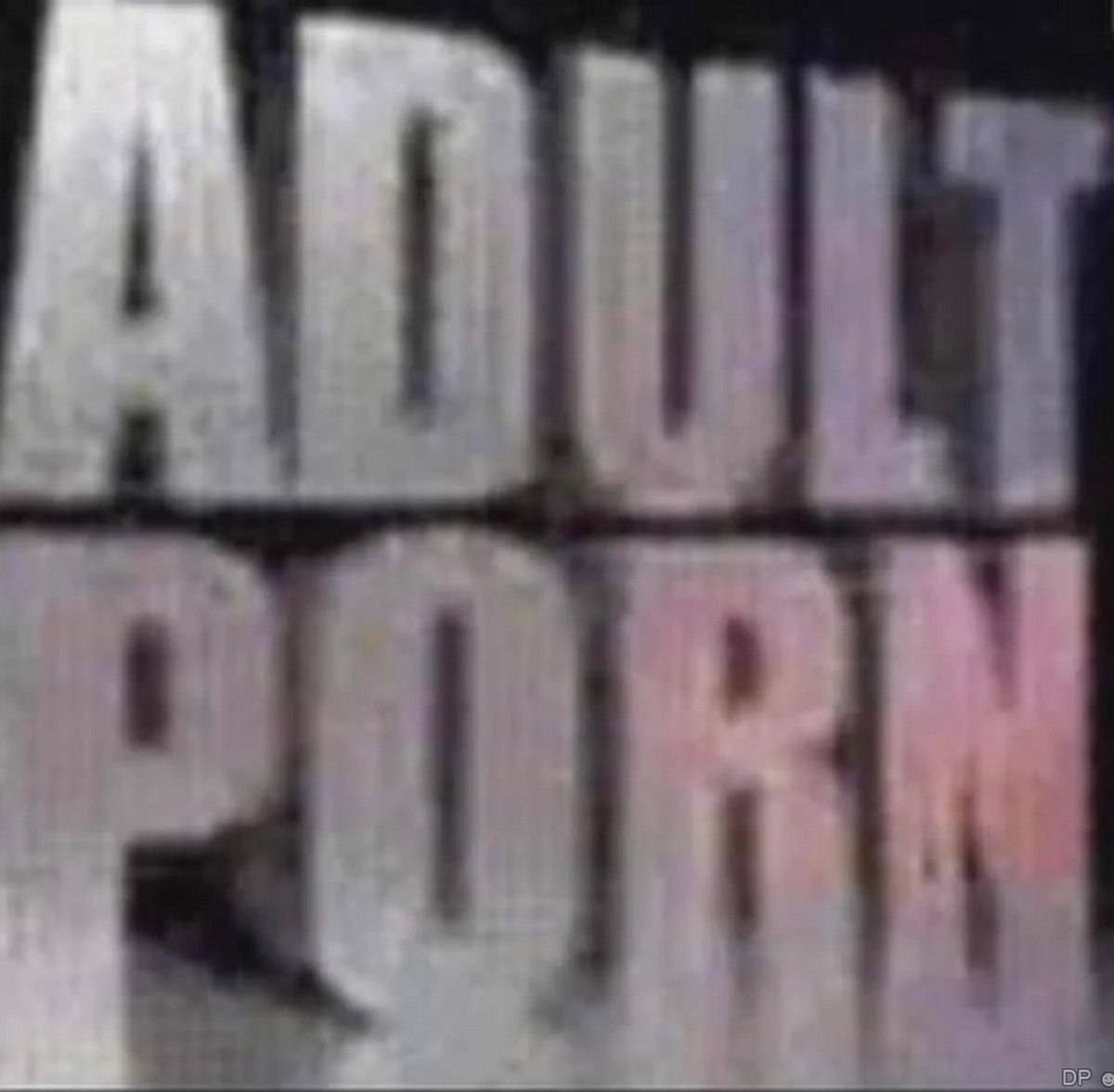 Надпись Adult porn Размытая надпись Adult porn на черном фоне.