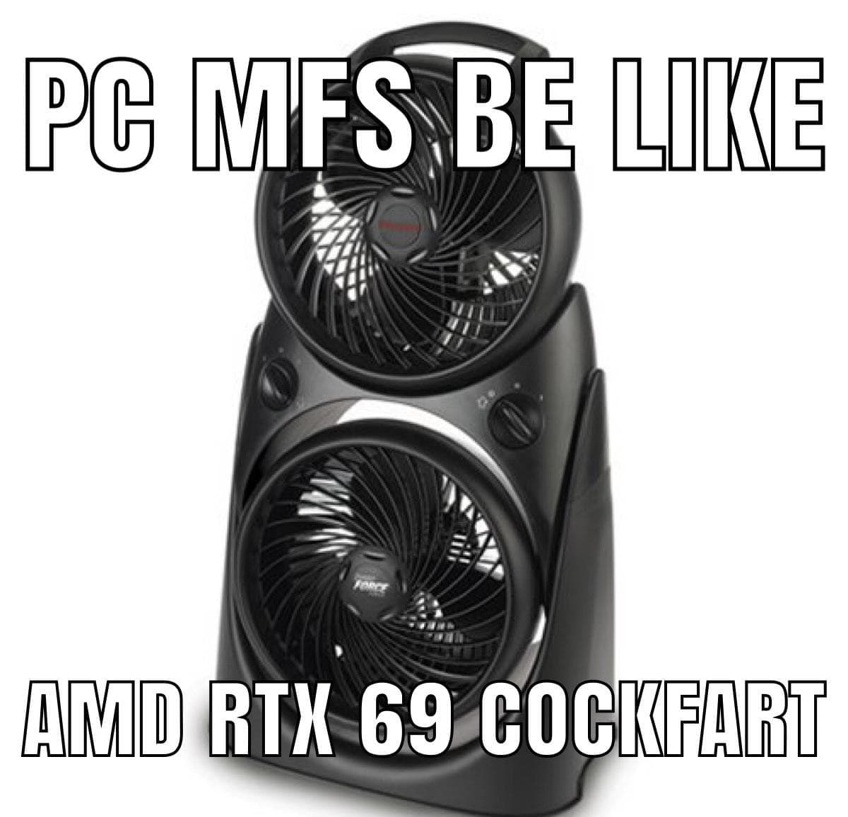 AMD RTX 69 Cockfart Мем с двухвентиляторным напольным вентилятором и надписью AMD RTX 69 Cockfart