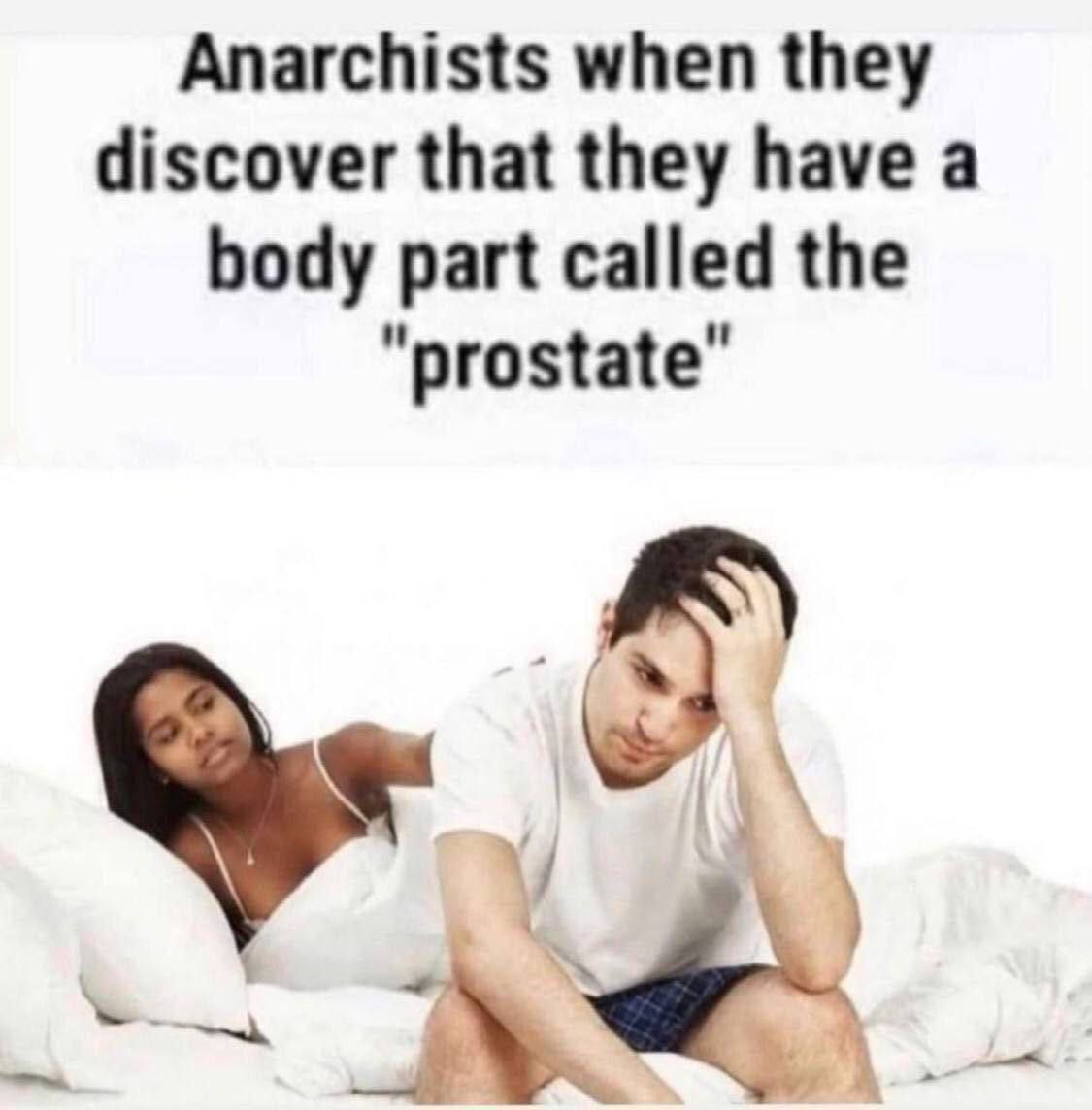 Anarchists when they discover that they have a body part called the "prostate" Мужчина в замешательстве, когда узнаёт, что у него есть простата, а девушка смотрит на него.
