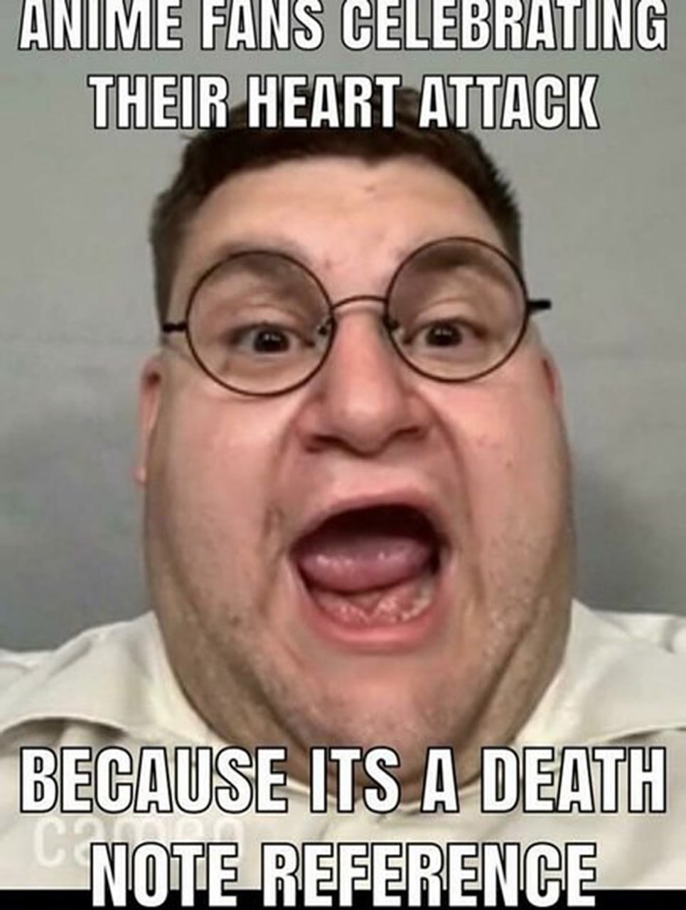 Anime fans celebrating their heart attack Мем с Питером Гриффином в очках, радующимся сердечному приступу, потому что это отсылка к Death Note