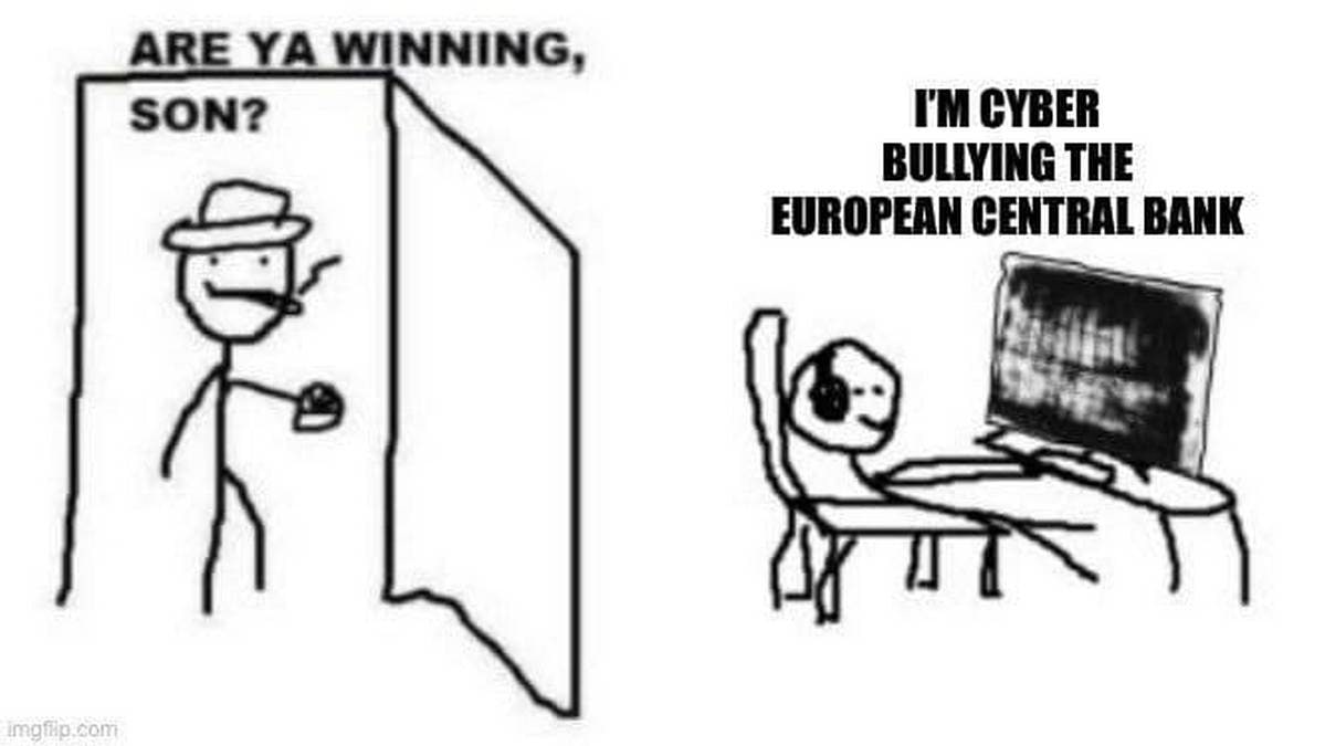 Are ya winning, son? I'm cyber bullying the European Central Bank Отец спрашивает сына, побеждает ли он, а сын отвечает, что кибербуллит Европейский центральный банк.