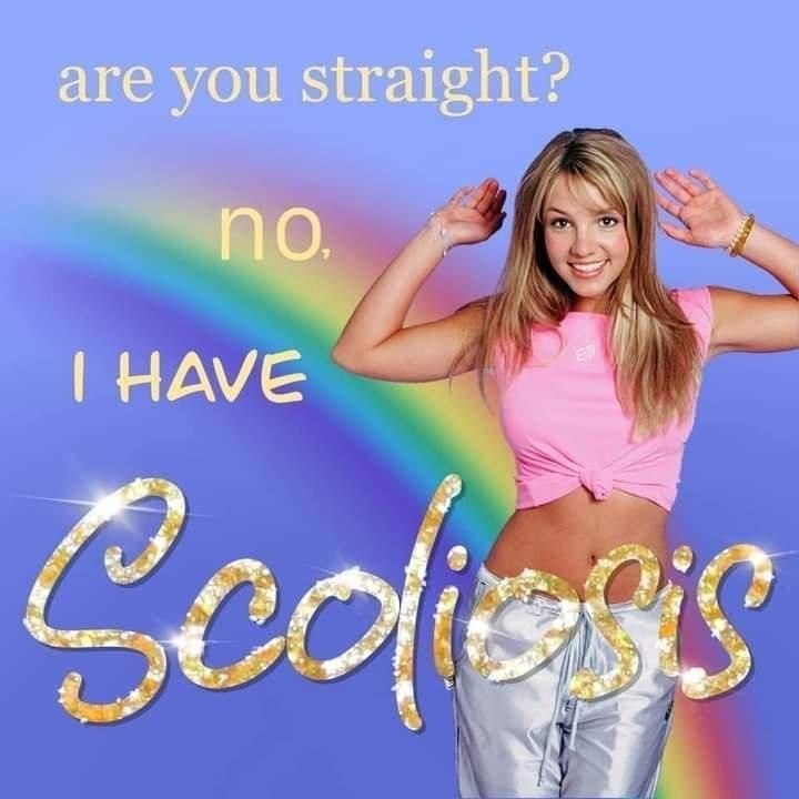 Бритни Спирс отвечает на вопрос «Are you straight?» фразой «No, I have Secrets» на фоне радуги.