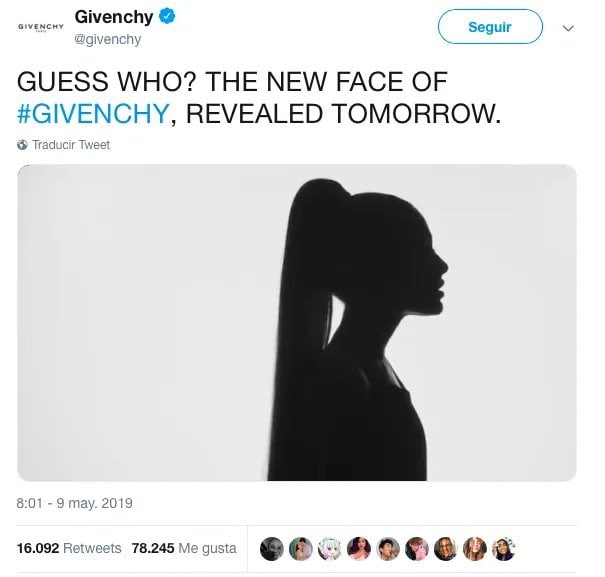 Силуэт Арианы Гранде Givenchy Силуэт Арианы Гранде на черно-белом изображении в посте Givenchy в Twitter