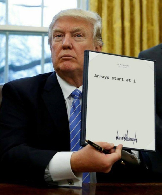 Массивы начинаются с 1 Трамп Дональд Трамп держит документ с надписью "Массивы начинаются с 1".