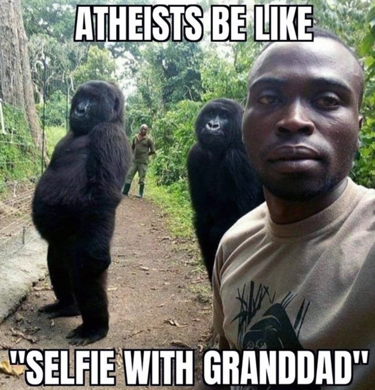 Atheists be like selfie with granddad Мем с атеистами, гориллой и селфи с дедушкой