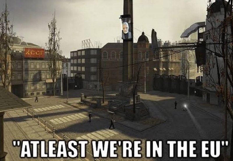 Atleast we're in the EU Ироничный мем из Half-Life 2 с надписью "At least we're in the EU" на фоне разрушенного города