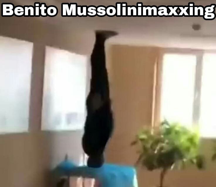 Benito Mussolinimaxxing Человек прилип к потолку