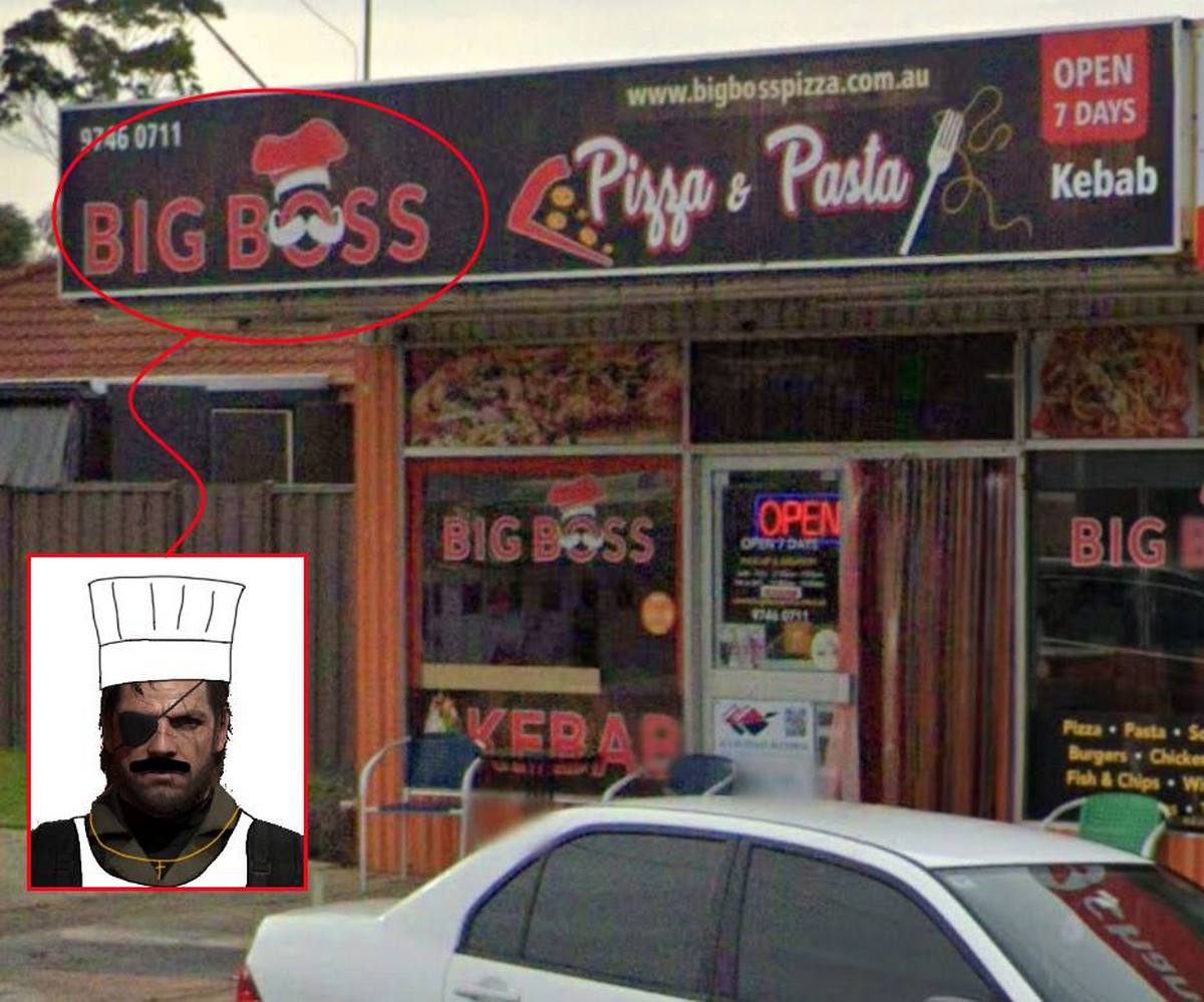 Big Boss Pizza & Pasta Над вывеской пиццерии «Big Boss Pizza & Pasta» изображен логотип с поварским колпаком, усами и бородой. Рядом находится вставка с персонажем Big Boss из игры Metal Gear Solid в поварском колпаке. Красная линия связывает эти два изображения.