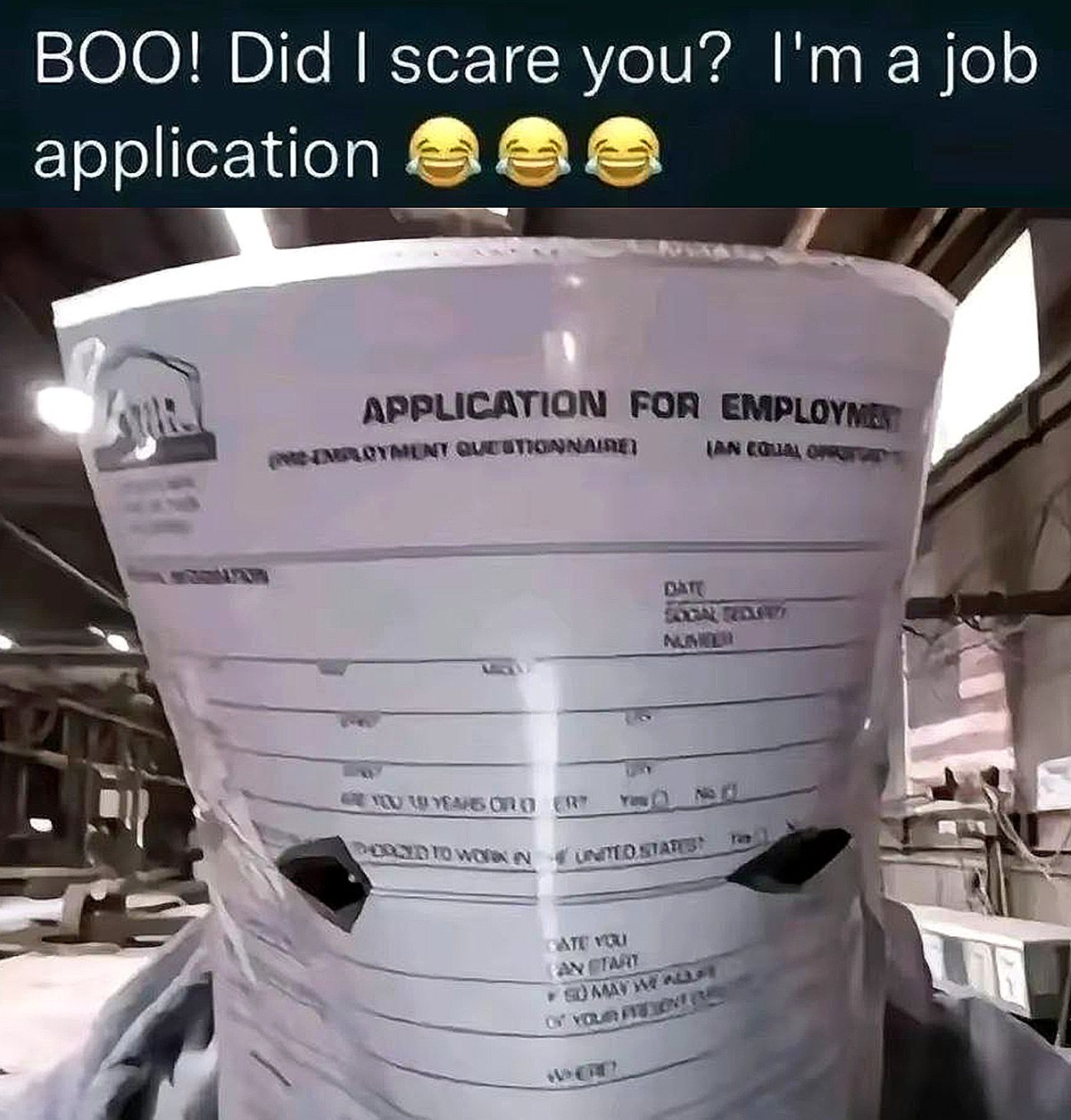 BOO! Did I scare you? I'm a job application Мужчина в костюме анкеты для приёма на работу