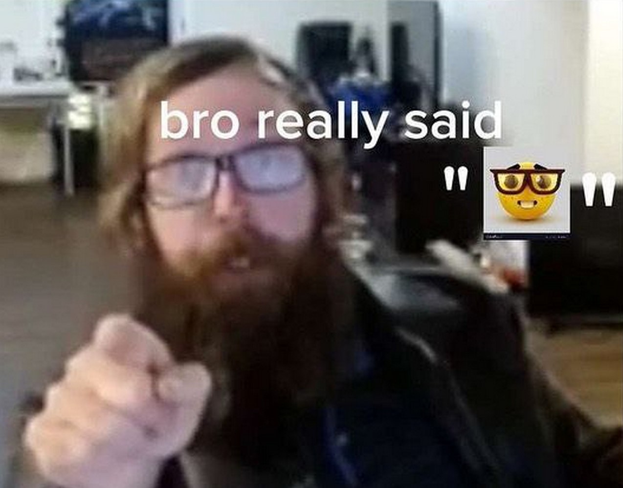 Bro really said π€ ΠΡΠΆΡΠΈΠ½Π° Ρ Π±ΠΎΡΠΎΠ΄ΠΎΠΉ ΡΠΊΠ°Π·ΡΠ²Π°Π΅Ρ ΠΏΠ°Π»ΡΡΠ΅ΠΌ, Π° ΡΡΠ΄ΠΎΠΌ Ρ Π½ΠΈΠΌ Π½Π°Π΄ΠΏΠΈΡΡ "Bro really said" ΠΈ ΡΠΌΠΎΠ΄Π·ΠΈ Π±ΠΎΡΠ°Π½ΠΈΠΊΠ°.