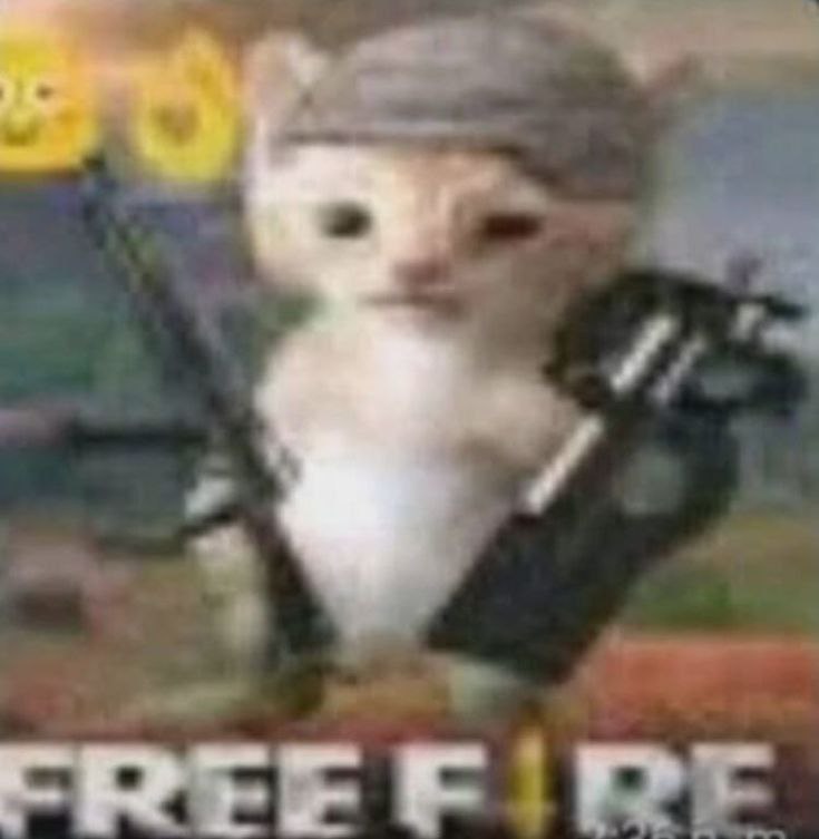 Кот в каске с оружием Free Fire Кот в каске с оружием Free Fire и желтыми смайликами