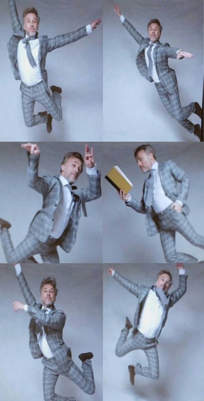 Кристоф Вальц прыгает Кристоф Вальц в сером костюме в клетку прыгает в разных позах