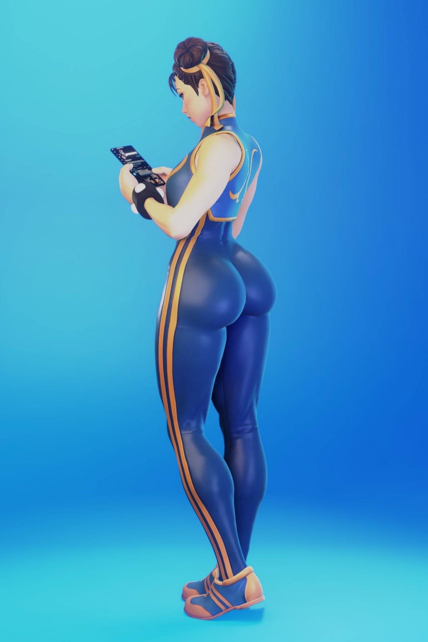 Чун-Ли в спортивном костюме Чун-Ли из "Street Fighter" в обтягивающем синем спортивном костюме, смотрящая в телефон.
