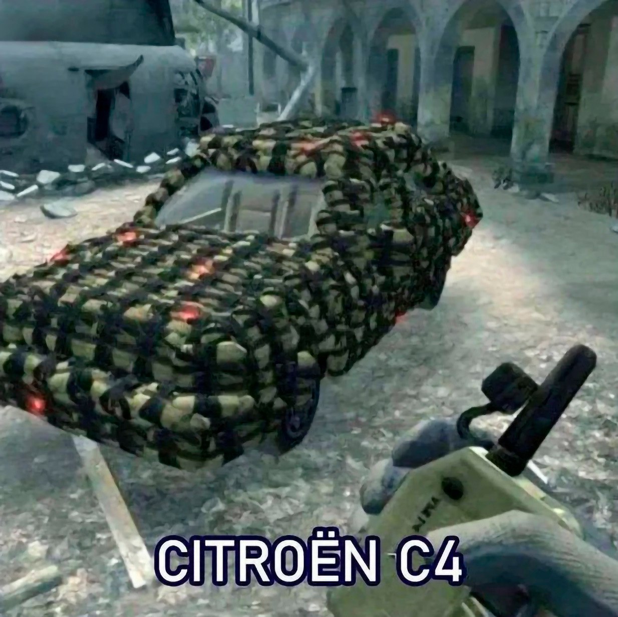Citroën C4 Мем с машиной, облепленной взрывчаткой C4 из игры Call of Duty, и подписью Citroën C4