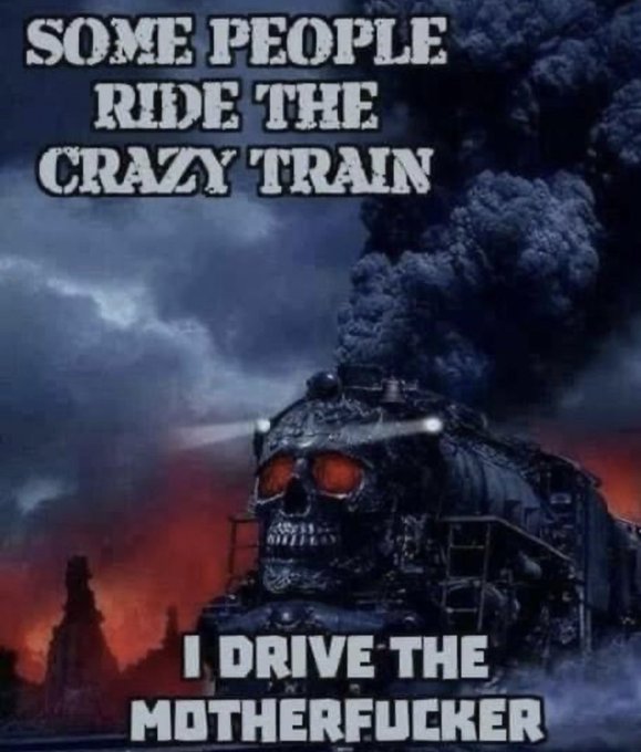 Поезд-череп с надписью «Some people ride the crazy train» Мем с поездом в виде черепа и надписью «Some people ride the crazy train. I drive the motherfucker.»