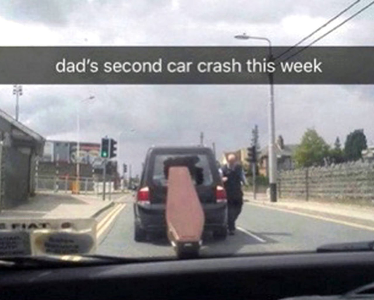 Dad's second car crash this week Авария гроба из машины: вторая авария папы на этой неделе