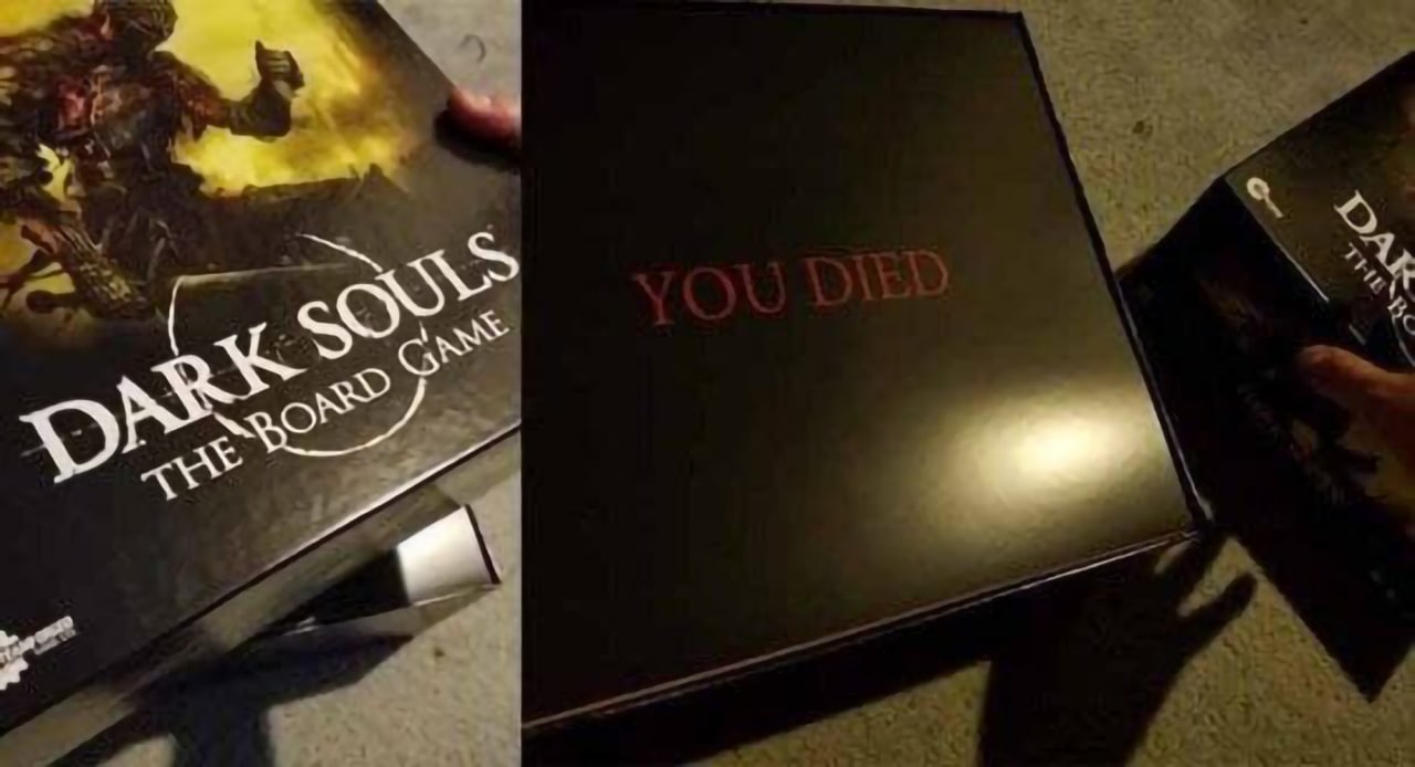 Настольная игра Dark Souls Коробка настольной игры Dark Souls с надписью «You died» на внутренней стороне крышки