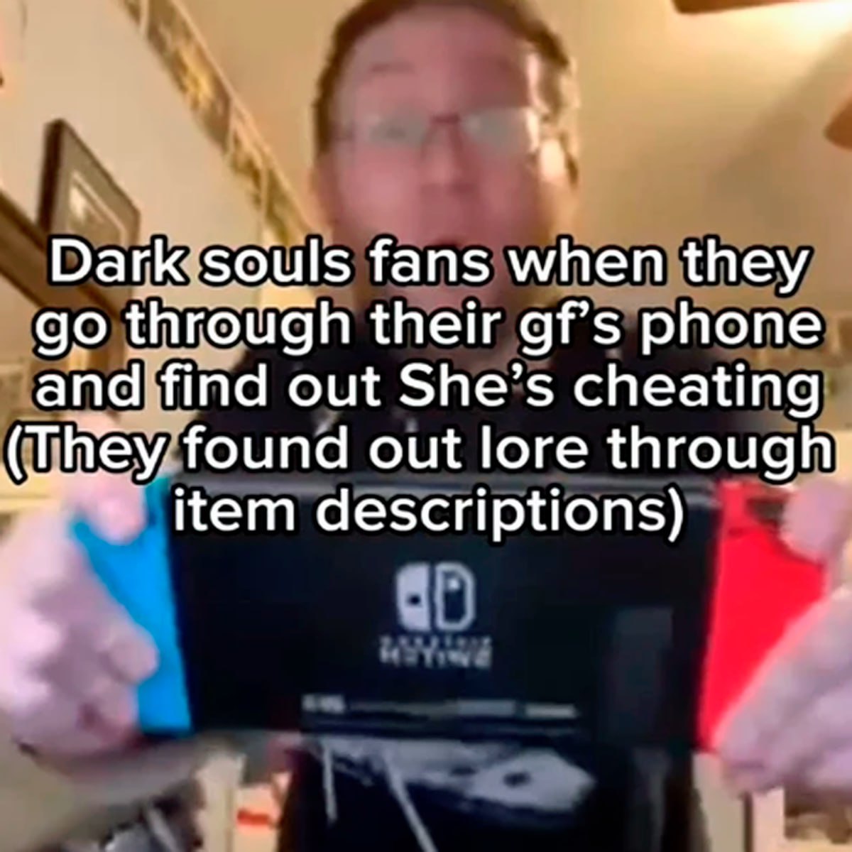 Dark souls fans when they go through their gf’s phone Фанаты Dark Souls, когда они проверяют телефон своей девушки и находят доказательства измены, так как они привыкли находить сюжет в описаниях предметов