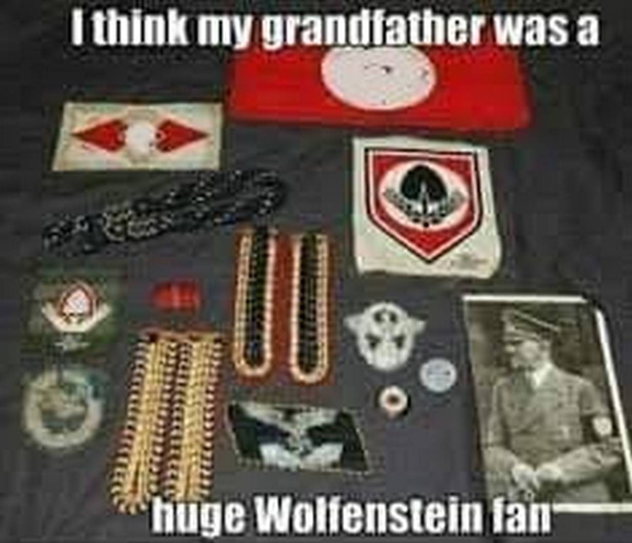 Я думаю, мой дедушка был большим фанатом Wolfenstein Предметы нацистской атрибутики и фотография Адольфа Гитлера, а также надпись на меме «Я думаю, мой дедушка был большим фанатом Wolfenstein»