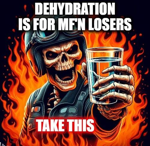 Dehydration is for mfn losers Скелет в шлеме предлагает воду и говорит, что обезвоживание для слабаков.