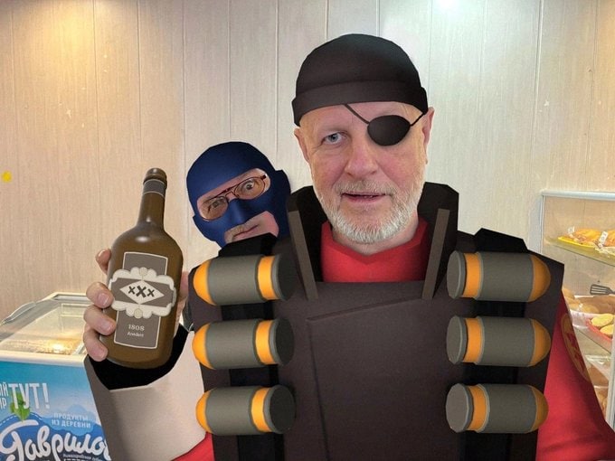 Подрывник и Шпион в магазине Подрывник и Шпион из Team Fortress 2 с бутылкой в магазине