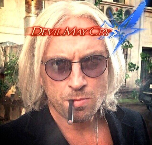 Сергей Дружко Devil May Cry Мем с Сергеем Дружко, похожим на Данте из Devil May Cry, с сигарой во рту и надписью Devil May Cry на лбу, а также иконкой игры справа.