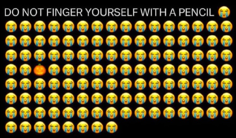 Do not finger yourself with a pencil Мем с эмодзи плачущих лиц и тыквой, а также надписью "DO NOT FINGER YOURSELF WITH A PENCIL"