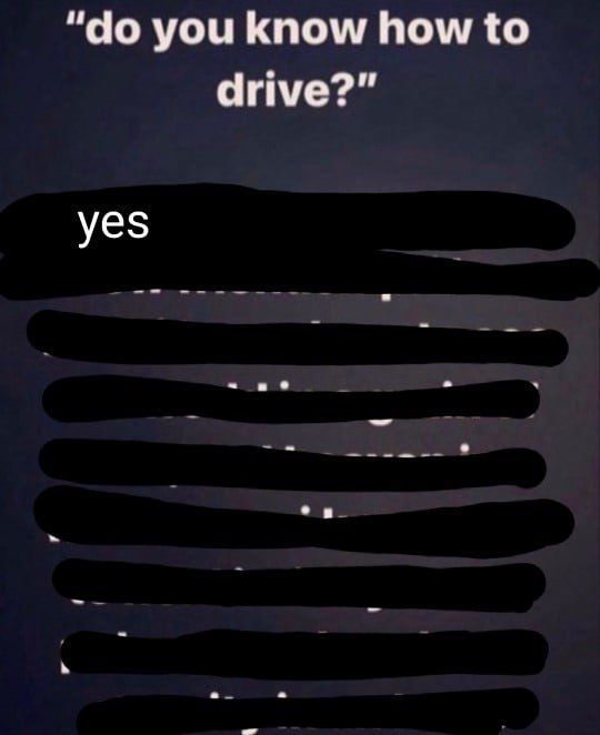 Do you know how to drive yes Мем с вопросом "ты умеешь водить?" и ответом "да" с закрашенным остальным текстом.