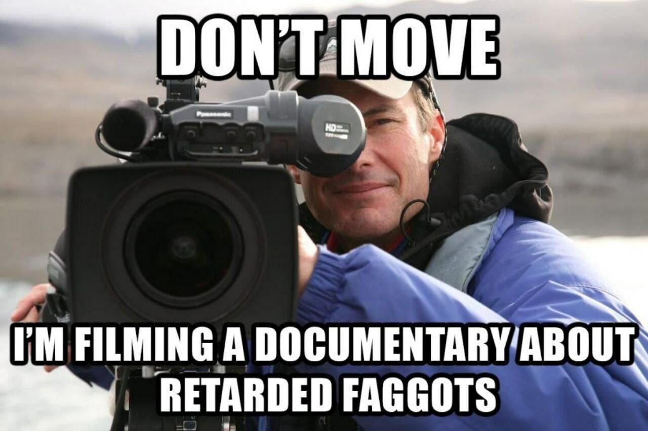 Don't move, I'm filming a documentary about retarded faggots Мужчина снимает на камеру и говорит не двигаться, потому что он снимает документальный фильм о "отсталых педиках"