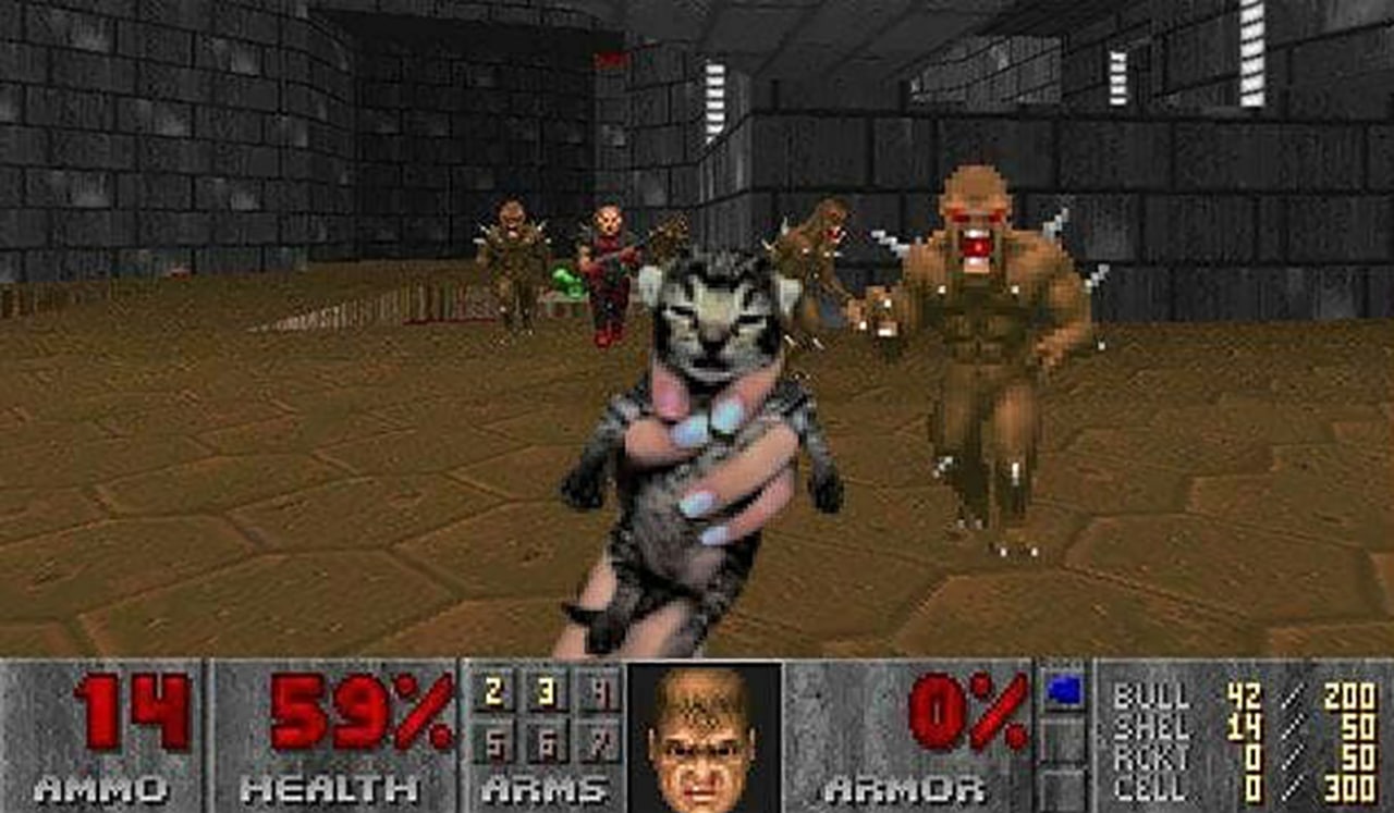 Doom с котёнком Персонаж из игры Doom держит в руках маленького котёнка на фоне врагов