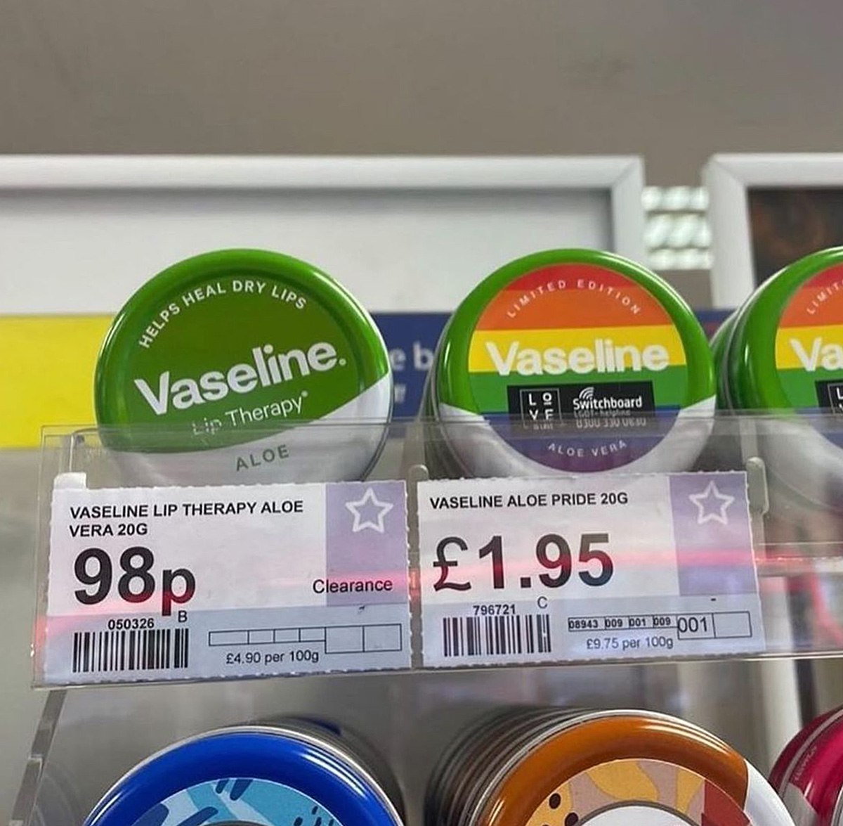 Дороже быть геем Бальзам для губ Vaseline: обычная версия против лимитированной Pride Edition по разным ценам
