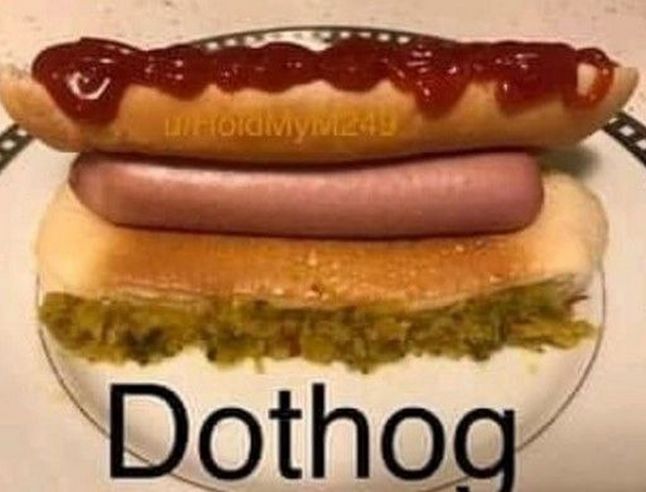 Dothog Перевернутый хот-дог с кетчупом сверху и приправой снизу, называемый Dothog