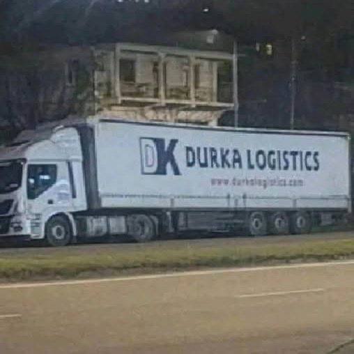 Durka Logistics Мем с грузовиком Durka Logistics, который везёт белый контейнер