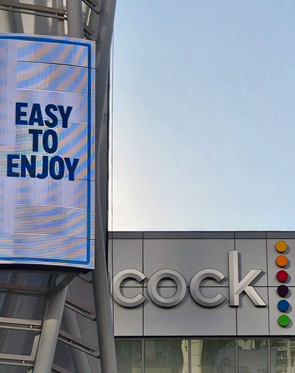 Easy to enjoy cock Easy to enjoy cock рекламный щит на здании
