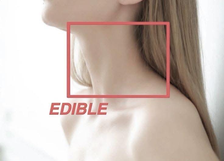 Женская шея и плечо в красной рамке с надписью «EDIBLE» — «съедобно».