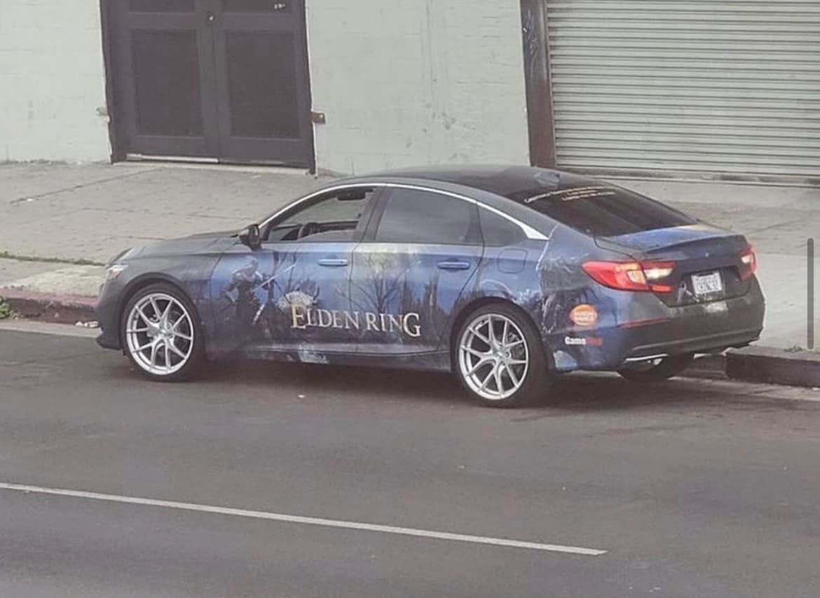 Автомобиль Elden Ring Автомобиль Honda, оклеенный виниловой пленкой с символикой игры Elden Ring