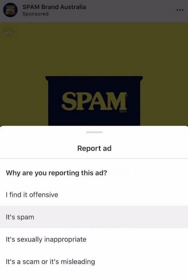 Это спам Пользователь жалуется на рекламное объявление "SPAM Brand Australia", выбирая пункт "Это спам" из предложенных вариантов.