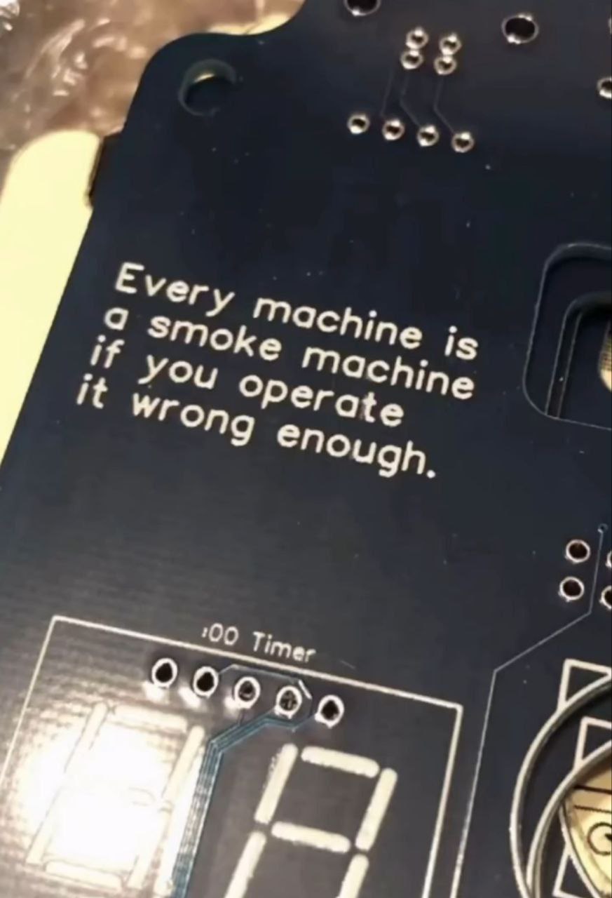 Every machine is a smoke machine Печатная плата с надписью "Every machine is a smoke machine"