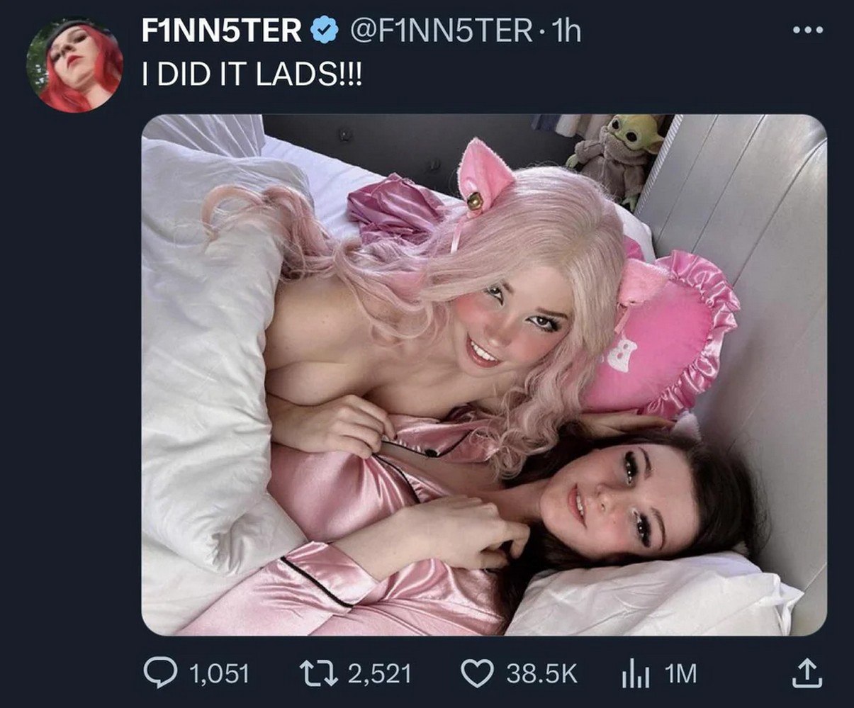F1nn5ter и Belle Delphine в постели F1nn5ter и Belle Delphine лежат в кровати, обнимаясь, на фоне плюшевого Йоды