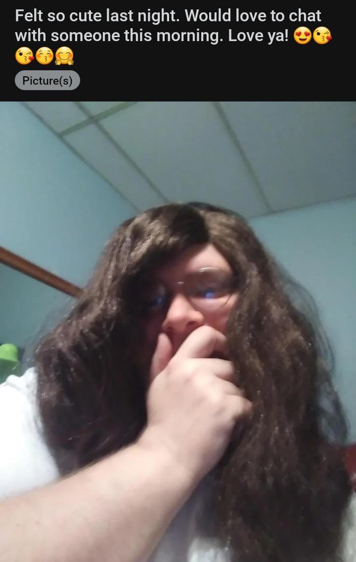 Felt so cute last night. Would love to chat with someone this morning. Love ya! Человек с длинными темными волосами в очках, закрывающий рот рукой.