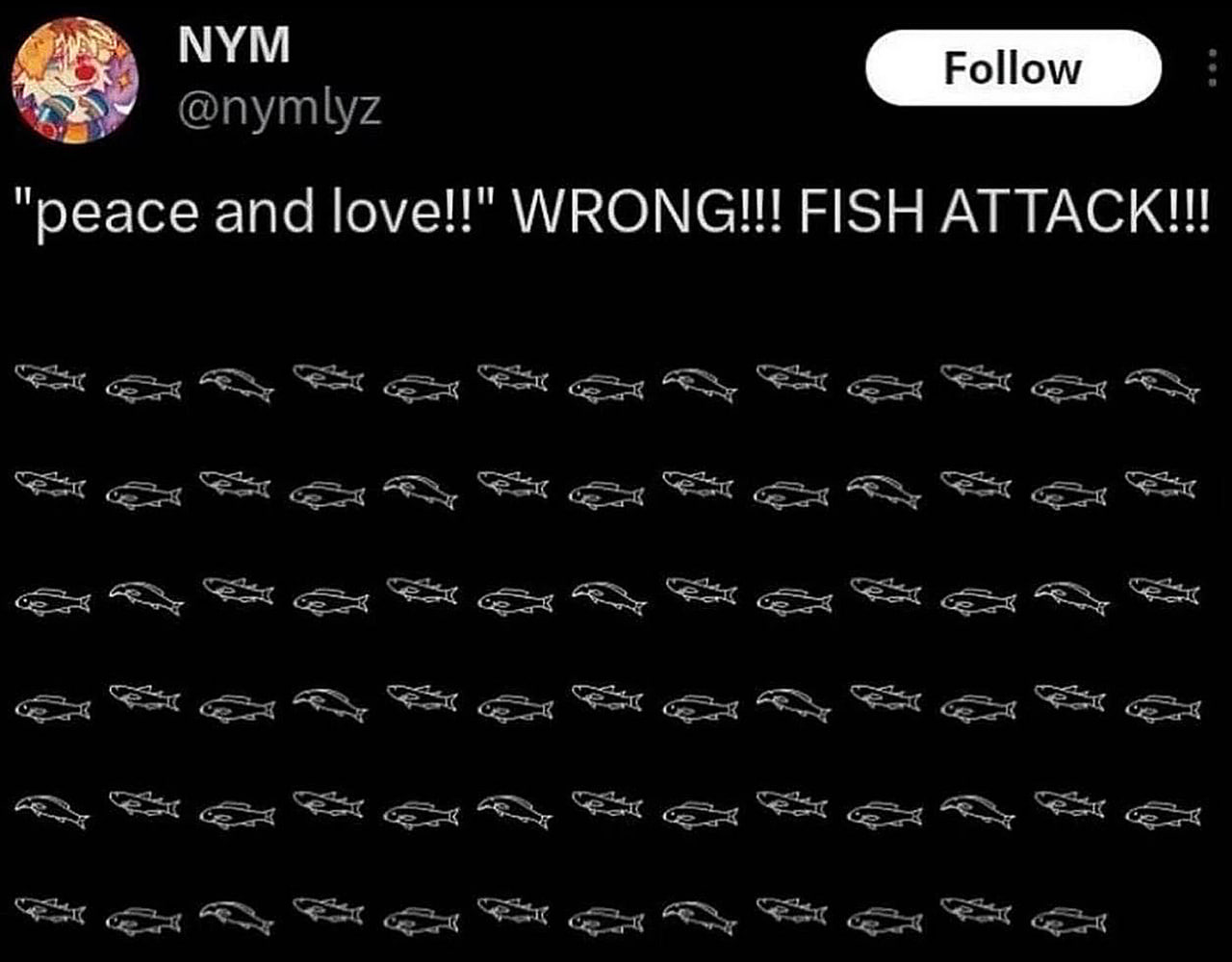 Fish Attack Мем с надписью «peace and love!!! WRONG!!! FISH ATTACK!!!» и множеством нарисованных рыбок