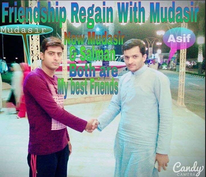 Friendship regain with Mudasir Двое мужчин пожимают друг другу руки на улице, а сверху надпись о восстановлении дружбы с Мудасиром.