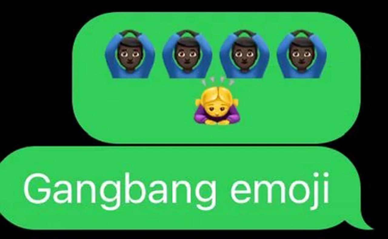 Gangbang emoji Мем со скриншотом сообщений, где эмодзи "мужчин с поднятыми руками" и "поклоняющейся женщины" подписаны как "Gangbang emoji"