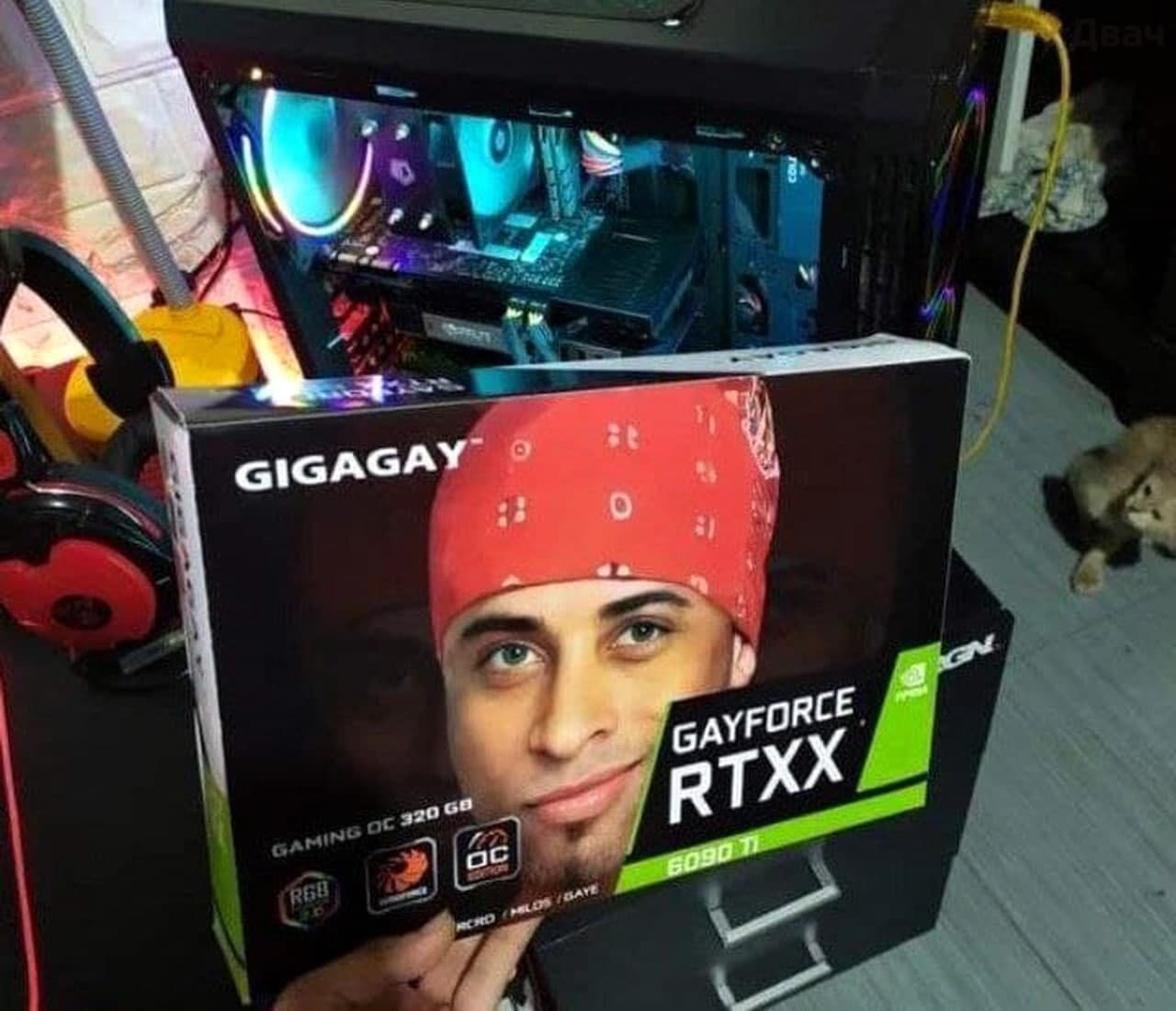 GIGAGAY Gayforce RTXX 6090 Ti Мем с коробкой GIGAGAY Gayforce RTXX 6090 Ti с изображением мужчины в бандане