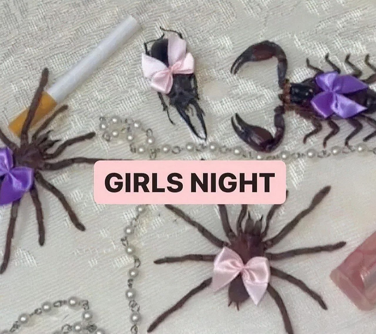 Girls Night с пауками и скорпионом Девичник с насекомыми, сигаретой и жемчугом