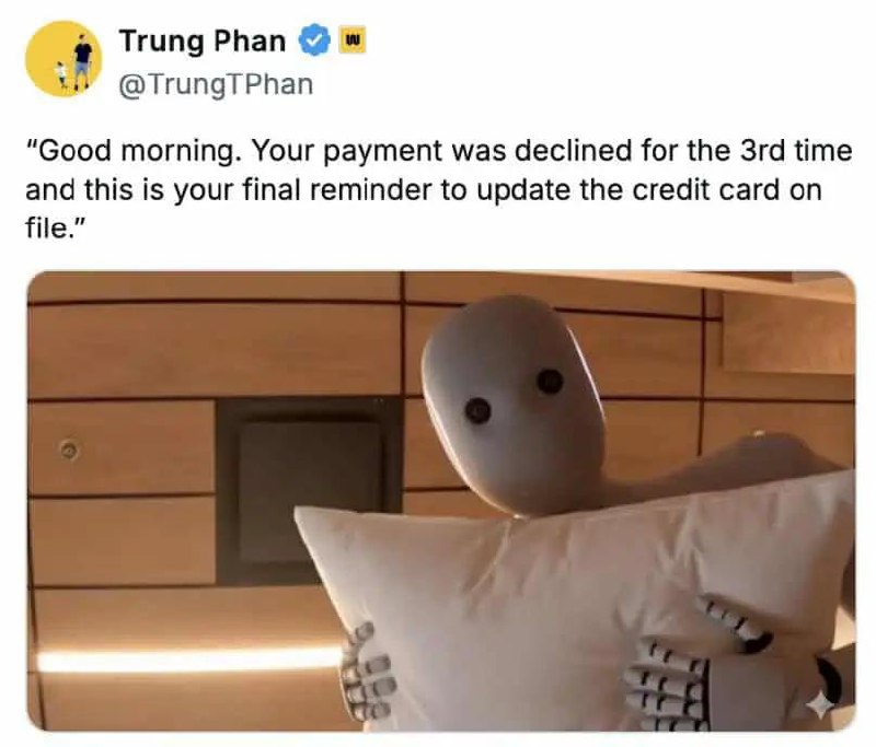 Good morning your payment was declined Мем с роботом, который обнимает подушку после сообщения об отклоненном платеже. "Доброе утро. Ваш платеж был отклонен в третий раз, и это ваше последнее напоминание об обновлении кредитной карты в файле."