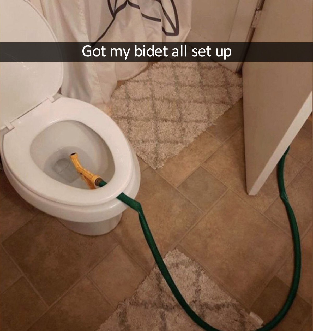 Got my bidet all set up Мужчина установил "биде" из садового шланга